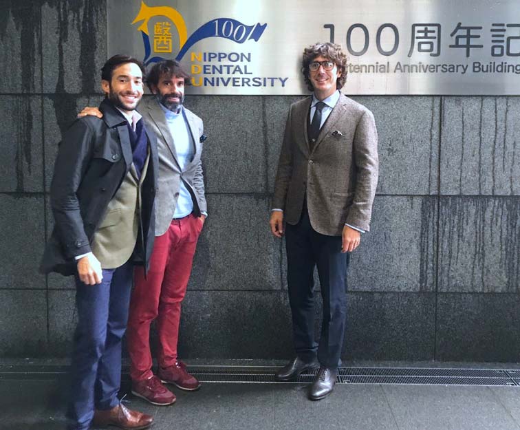 Los doctores de PerioCentrum en la Universidad de Tokio